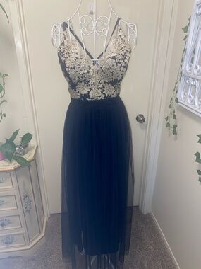 Black & Gold Floral Appliqué Prom Gown